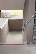 90cm以上幅広廻り室外階段